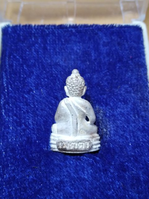เนื้อเงิน...พระชัยวัฒน์ รุ่นเมตตา หลวงปู่ม่น วัดเนินตามาก อ.พนัสนิคม จ.ชลบุรี