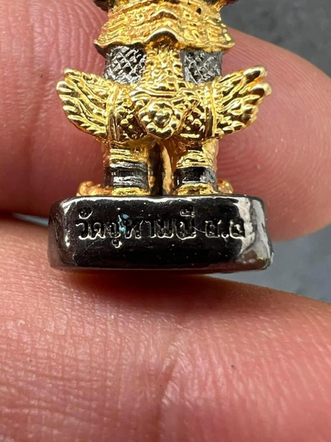 รูปหล่อลอยองค์ ท้าวเวสสุวรรณ.ร.เจริญสุข63 เข่าตรง น.มหาชนวนแบล็คโรเดียมลายทองเลข𝟒𝟖𝟔