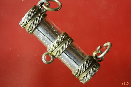 พระผงท้าวเวสสุวรรณ พร้อมตะกรุดสาริกา หลวงพ่อตึ๋ง วัดหลวงพ่อปากแดง 