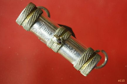 พระผงท้าวเวสสุวรรณ พร้อมตะกรุดสาริกา หลวงพ่อตึ๋ง วัดหลวงพ่อปากแดง 