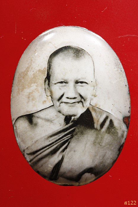 ล็อกเก็ต หลวงพ่อเปิ่น วัดบางพระ เสาร์ 5 ปี 36 หลังแผ่นเงินมีจาร 3 ตัว พร้อมกล่องเดิม...../1