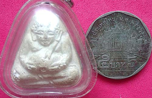 *พระสังกัจจายน์ พิมพ์กลาง หลังเรียบ เนื้อขาวผงบางขุนพรหม วัดประสาทบุญญาวาส ปี๒๕๐๖*