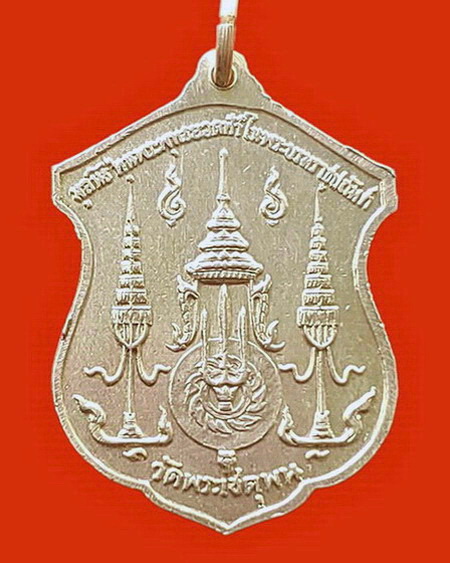 เหรียญรัชกาลที่ 1 ออกวัดพระเชตุพนฯ ปี 2510 เนื้อเงิน สวยมากค่ะ