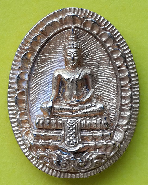 เหรียญหล่อฉีด หลวงพ่อวัดไร่ขิง จ.นครปฐม เนื้อกะไหล่ทอง ปี 2510
