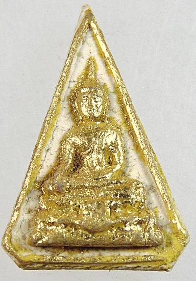๒๐ พระสามเหลี่ยม หลวงปู่เผือกวัดกิ่งแก้ว รุ่นพุทธนิมิตมงคล๙ ปี๒๒