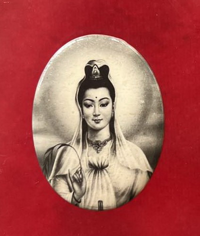 300.-ล็อคเก็ต พระโพธิสัตว์ เจ้าแม่กวนอิม วัดมังกรกมลาวาส (เล่งเน่ยยี่) สวยคลาสสิค พระพักตร์ งดงามมาก