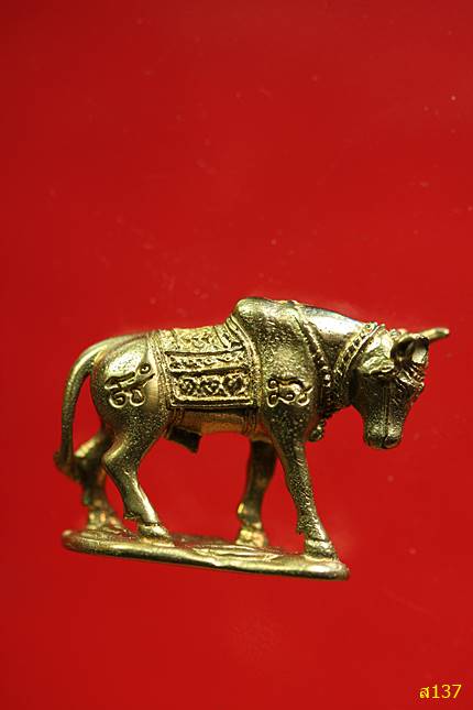 วัวธนูมหาโชค ๑๐๘ พระอาจารย์วราห์ วัดโพธิ์ทอง บางมด กรุงเทพฯ พ.ศ.2552 พร้อมกล่องเดิม