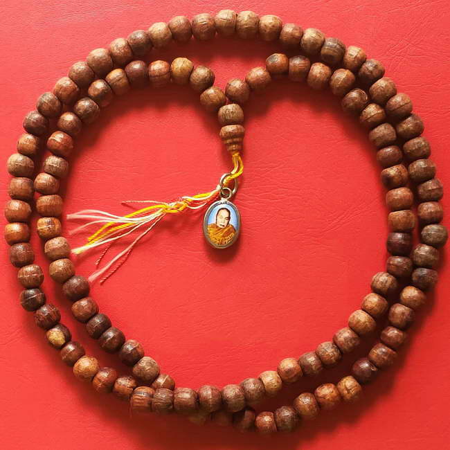 ประคำไม้ หลวงพ่ออุตตมะ วัดวังก์วิเวการาม จ.กาญจนบุรี สวยมากค่ะ