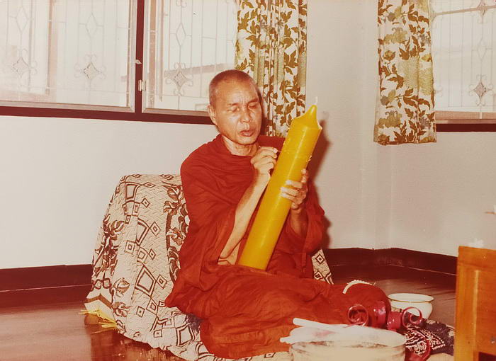 ประคำไม้ หลวงพ่ออุตตมะ วัดวังก์วิเวการาม จ.กาญจนบุรี สวยมากค่ะ