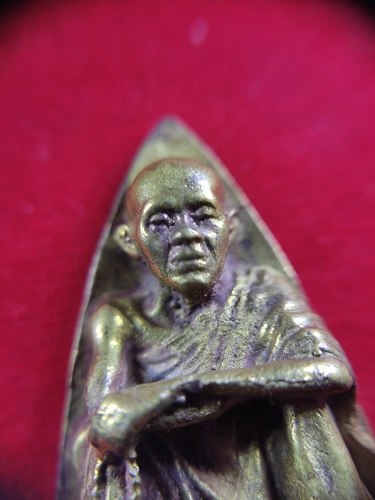 เหรียญหล่อหลังเตารีด หลวงพ่อคูณ ปริสุทโธ รุ่นเฮงคูณเฮง