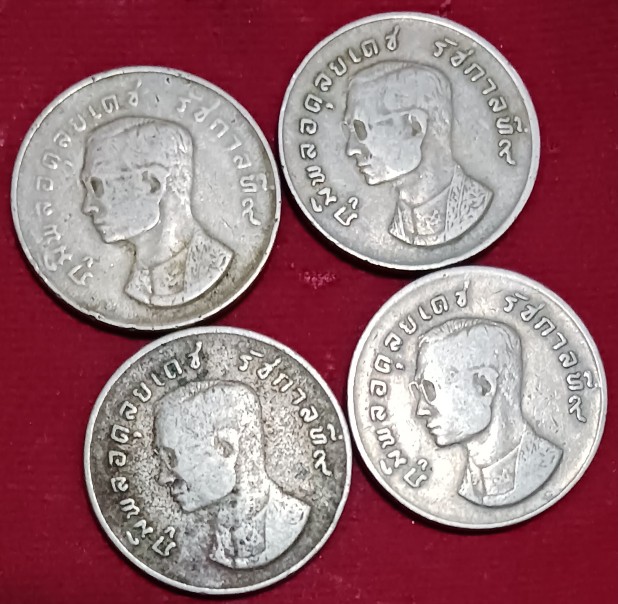 เหรียญครุฑ 1 บาท ร.9 ปี17 (4เหรียญ)