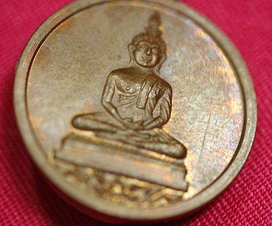 เหรียญพุทธโสธร หลวงปู่ทิม วัดละหารไร่ บล็อกเสาอากาศ นิยม ปี 2518 สภาพสวย