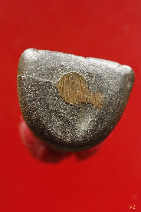 พระปิดตาปุ้มปุ้ย หลวงพ่อคูณ วัดบ้านไร่ ปี 2536 เนื้อนวโลหะ พร้อมกล่องเดิม มีบัตรรับรองพระแท้