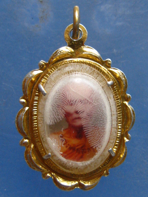 ล็อกเก็ต หลวงพ่อพระครูพลอย วัดเขาซ่อนหม้อ สุพรรณบุรี