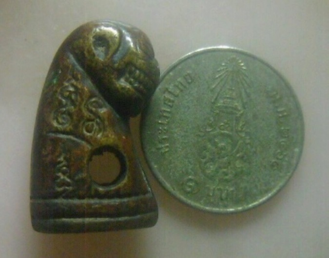 **วัดใจ**รูปหล่อเสือ เนื้อโลหะผสม หล่อเก่า มียันต์รอบตัว ไม่ทราบที่**เนื้อจัด เชิญชมครับ 