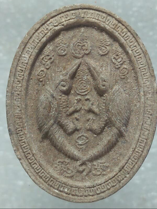 พระผงสาลิกา ฝังเม็ดแร่
