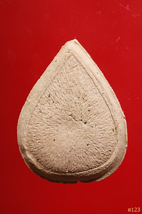 พระผงหยดน้ำหลวงพ่อวัดไร่ขิง ชุกชีกระเบื้องโบสถ รุ่นพิเศษผงเกศ พร้อมกล่องเดิม จัดให้ 2 องค์...../787