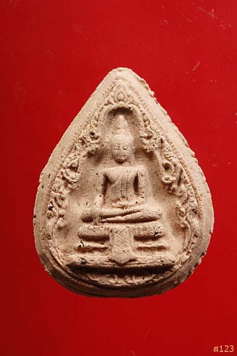 พระผงหยดน้ำหลวงพ่อวัดไร่ขิง ชุกชีกระเบื้องโบสถ รุ่นพิเศษผงเกศ พร้อมกล่องเดิม จัดให้ 2 องค์...../787