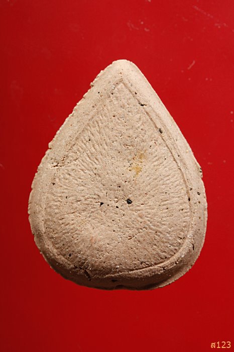 พระผงหยดน้ำหลวงพ่อวัดไร่ขิง ชุกชีกระเบื้องโบสถ รุ่นพิเศษผงเกศ พร้อมกล่องเดิม จัดให้ 2 องค์...../787