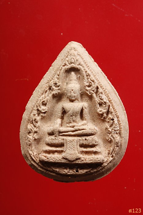 พระผงหยดน้ำหลวงพ่อวัดไร่ขิง ชุกชีกระเบื้องโบสถ รุ่นพิเศษผงเกศ พร้อมกล่องเดิม จัดให้ 2 องค์...../806