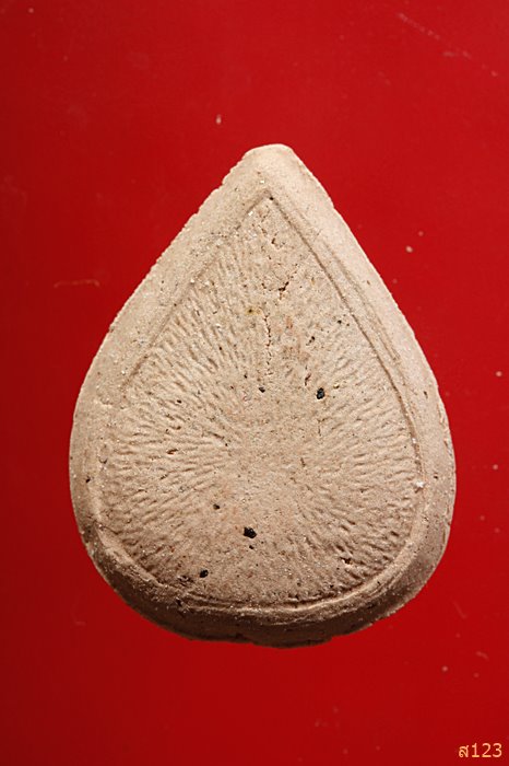 พระผงหยดน้ำหลวงพ่อวัดไร่ขิง ชุกชีกระเบื้องโบสถ รุ่นพิเศษผงเกศ พร้อมกล่องเดิม จัดให้ 2 องค์...../806