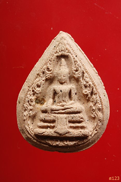 พระผงหยดน้ำหลวงพ่อวัดไร่ขิง ชุกชีกระเบื้องโบสถ รุ่นพิเศษผงเกศ พร้อมกล่องเดิม จัดให้ 2 องค์...../806