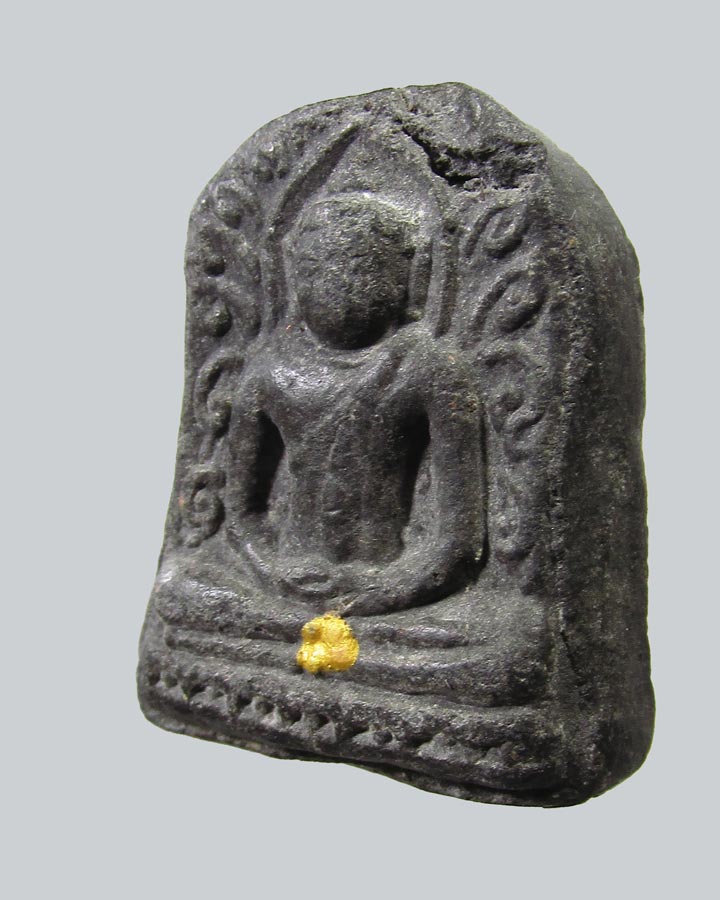 พระผงเกศา พิมพ์ซุ้มกอ(ผงผสมว่าน) ครูบาบุญชุ่ม วัดพระธาตุดอนเรือง ยุคต้น หลังยันต์