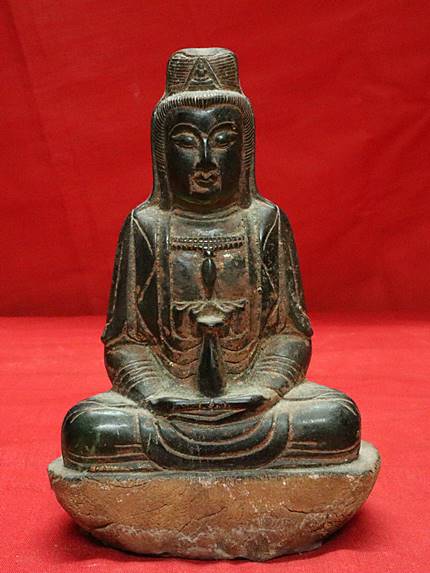 พระบูชาเจ้าแม่กวนอิม หน้าตัก 3.5 นิ้ว แกะจากหินสีเขียวมรกต