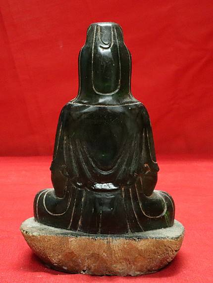 พระบูชาเจ้าแม่กวนอิม หน้าตัก 3.5 นิ้ว แกะจากหินสีเขียวมรกต
