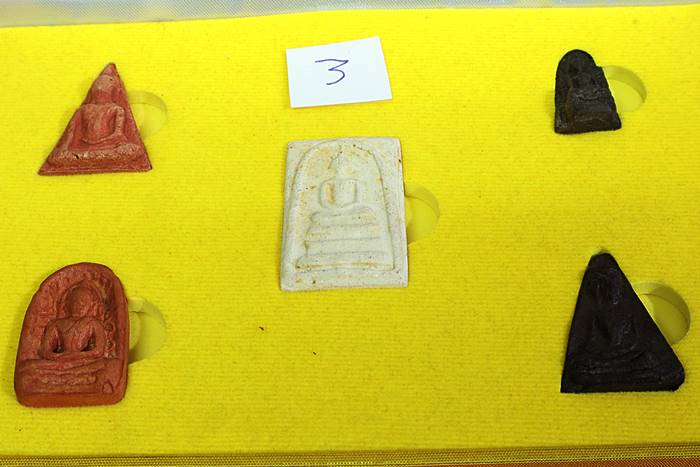 พระชุดเบญจภาคี ภ.ป.ร.เฉลิมพระเกียรติ วิทยาลัยการอาชีพ วังไกลกังวล ปี 2549 กล่องเดิมพร้อมใบเซอร์.../3