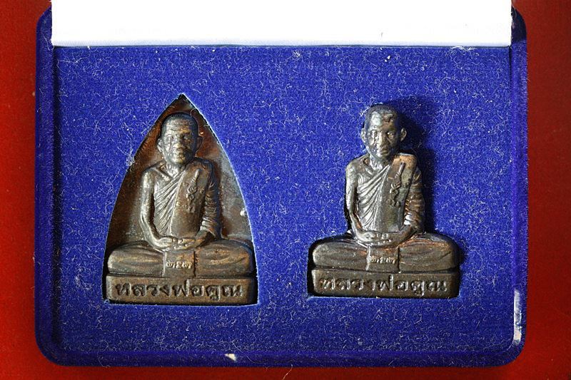 รูปเหมือนปั้มรุ่นพิเศษ หลวงพ่อคูณ ปี๒๕๕๓ วัดบ้านไร่ อ.ด่านขุนทด จ.นครราชสีมา พร้อมกล่องกำมะหยี