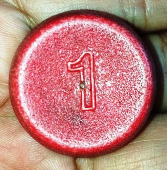 ตลับสีผึ้งมหาเสน่ห์ (ตลับเลข1) หลวงพ่อกวย วัดโฆสิตาราม ชัยนาท ปี 21