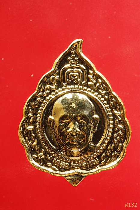 เข็มกลัด หลวงพ่อแพ วัดพิกุลทอง จ.สิงห์บุรี รุ่นแข่งขันเรือยาว สร้างปี 2530...../19