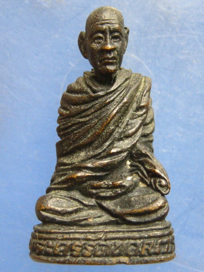 รูปหล่อ พระครูรัตนคุณาธาร(พั้ว) สุรินทร์