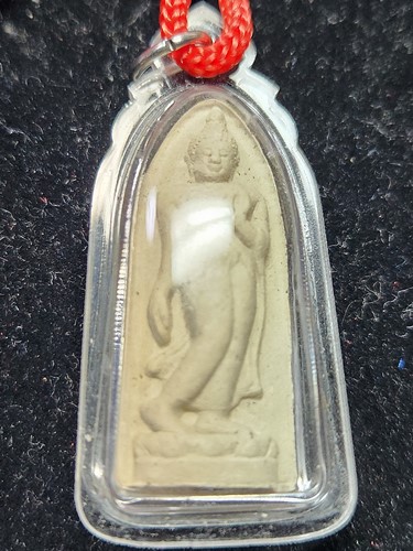 พระผงลีลา เจ้าคุณองอาจ วัดวีระโชติธรรมาราม ฉะเชิงเทรา เลี่ยมพร้อมใช้