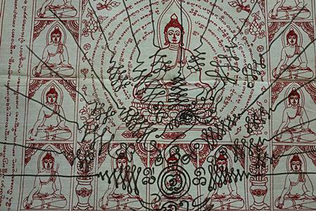 ผ้ายันต์พระพุทธเจ้า 28 พระองค์ พระครูชัยยาปักพี เจ้าสถานธรรมดอยดวงแก้วสัพพัญญู เชียงราย พร้อมรอยจาร