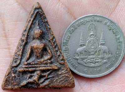 *พิมพ์ทรงหนุมาน สามเหลี่ยม เนื้อดิน ปี๒๔๙๕ หลวงพ่อแฉ่ง วัดบางพัง นนทบุรี*