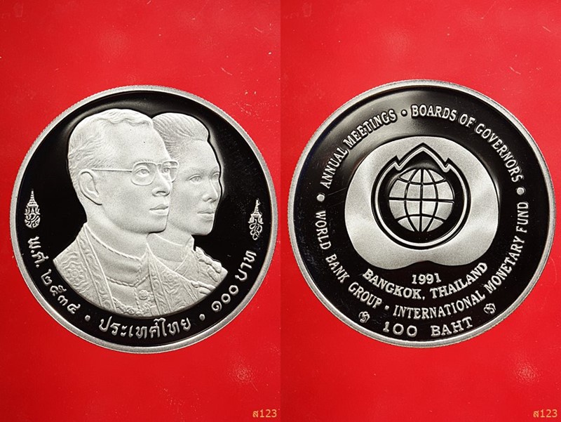เหรียญขัดเงาชนิดราคา 100 บาท ที่ระลึกธนาคารโลก(World Bank)ปี.2534 พร้อมกล่องกำมะหยี่เดิม