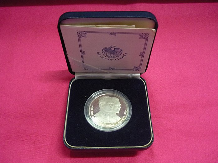เหรียญขัดเงาชนิดราคา 100 บาท ที่ระลึกธนาคารโลก(World Bank)ปี.2534 พร้อมกล่องกำมะหยี่เดิม