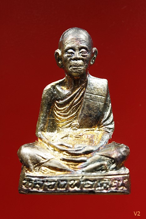 รูปเหมือนปั๊มรุ่นแรกเทพประทานพร หลวงพ่อคูณ วัดบ้านไร่ เนื้อเงิน ปี36 ผิวรุ้งน้ำทองกระจาย มีกล่องเดิม