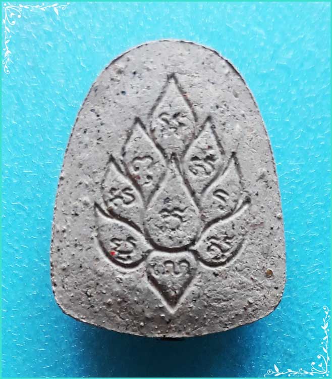 ..วัดพระศรีรัตนมหาธาตุ พล. พระภควัมบดีนพเก้า เนื้อผงเก่าๆ หลังยันต์ นวหรคุณ ฝังตะกรุด..