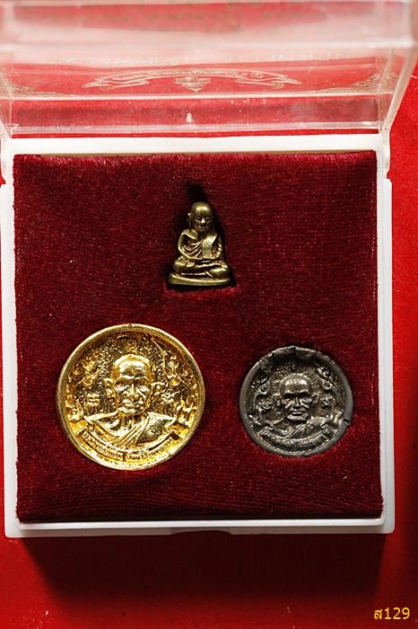 พระชุดหลวงพ่อเงิน วัดบางคลาน รุ่น เมตตา มงคลเศรษฐี ร้อยล้าน ชุดกรรมการ ปี 2536 
