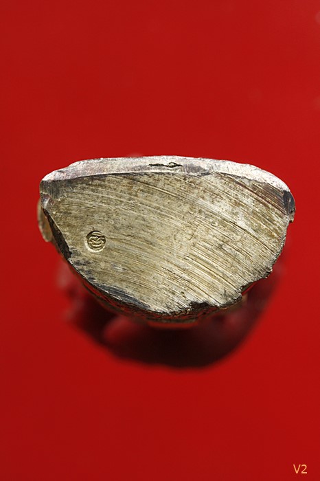 รูปเหมือนปั๊มเทพประทานพร หลวงพ่อคูณ เนื้อเงิน ปี36 คอไม่ราน ผิ้วรุ้งสวย กล่องเดิม มีบัตรรับรองพระแท้