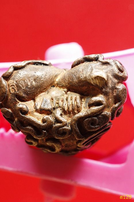 พระปิดตามหาอุตม์ หลวงปู่สิงห์ วัดศรีสุข ปี 2558 พร้อมกล่องเดิม