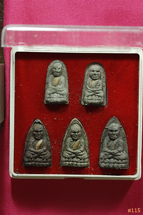 หลวงปู่ทวด พระอาจารย์ ประสูติ ปิยธมฺโม ที่ระลึกกฐิน2552 (รุ่นโพธิสัตว์โต) เนื้อว่าน108 