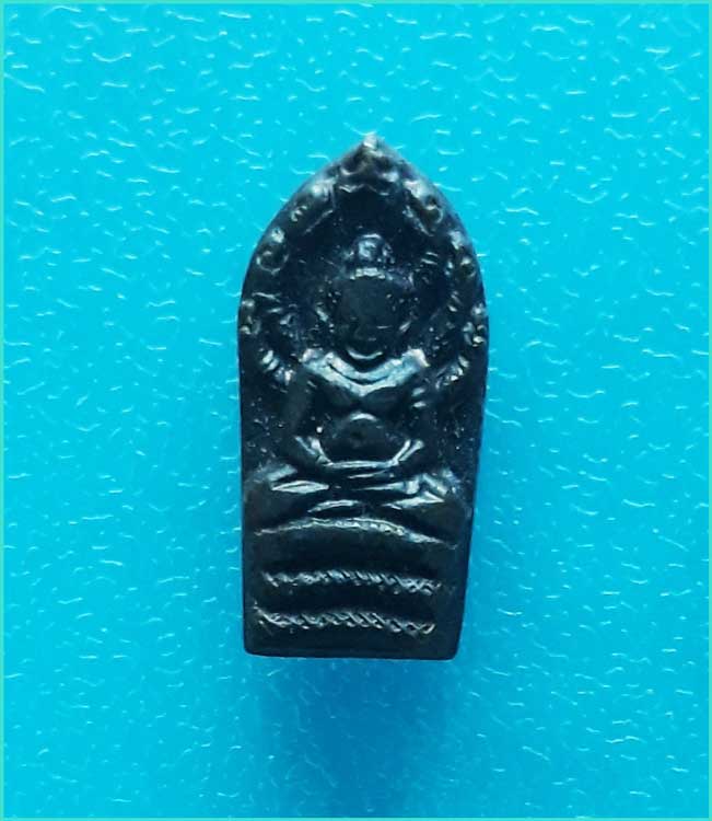 ..ลป.แก้ว วัดไทรคำ พระนาคปรกใบมะขามรุ่นแรก เนื้อทองแดง หลังยันต์..