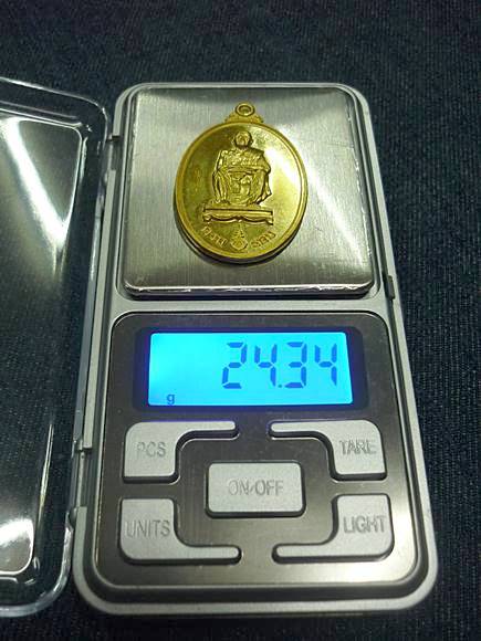 เหรียญทองคำที่ระลึกครบ 6 รอบ หลวงพ่อคูณ วัดบ้านไร่ (กำนันน้อง) พร้อมกล่องเดิม