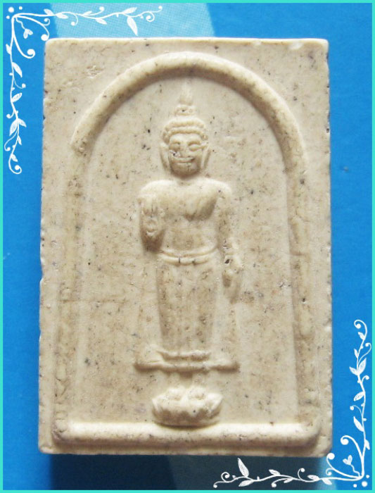 ..ลพ.ธรรมจักร วัดเขาธรรมามูล ชน. พระผงรูปเหมือน เต็มองค์ เนื้อผงเก่าๆ หลังยันต์ ปี 35 พิมพ์เล็ก..