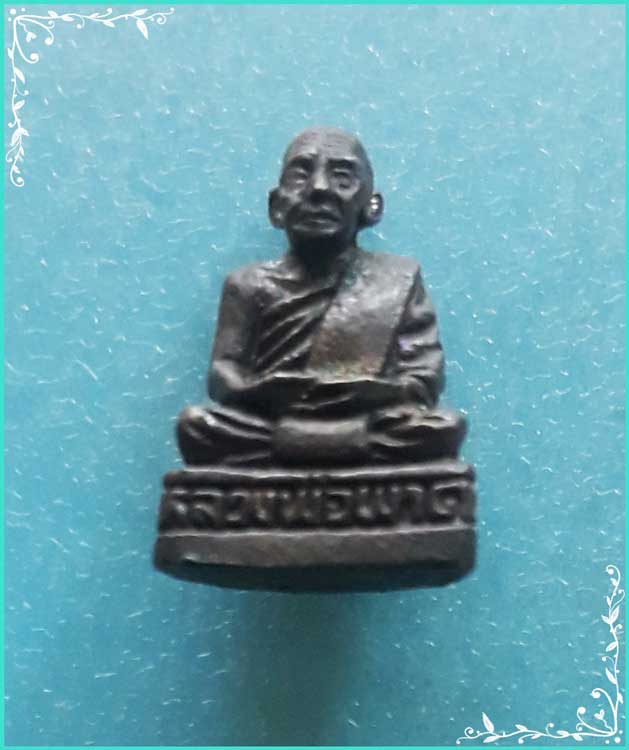 ..ลป.ผาด วัดบ้านกรวด ยร. พระรูปหล่อ พิมพ์ลอยองค์จิ๋ว เนื้อทองผสม รุ่น อายุ 97 ปี..