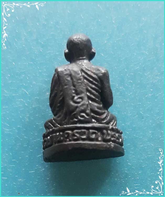 ..ลป.ผาด วัดบ้านกรวด ยร. พระรูปหล่อ พิมพ์ลอยองค์จิ๋ว เนื้อทองผสม รุ่น อายุ 97 ปี..